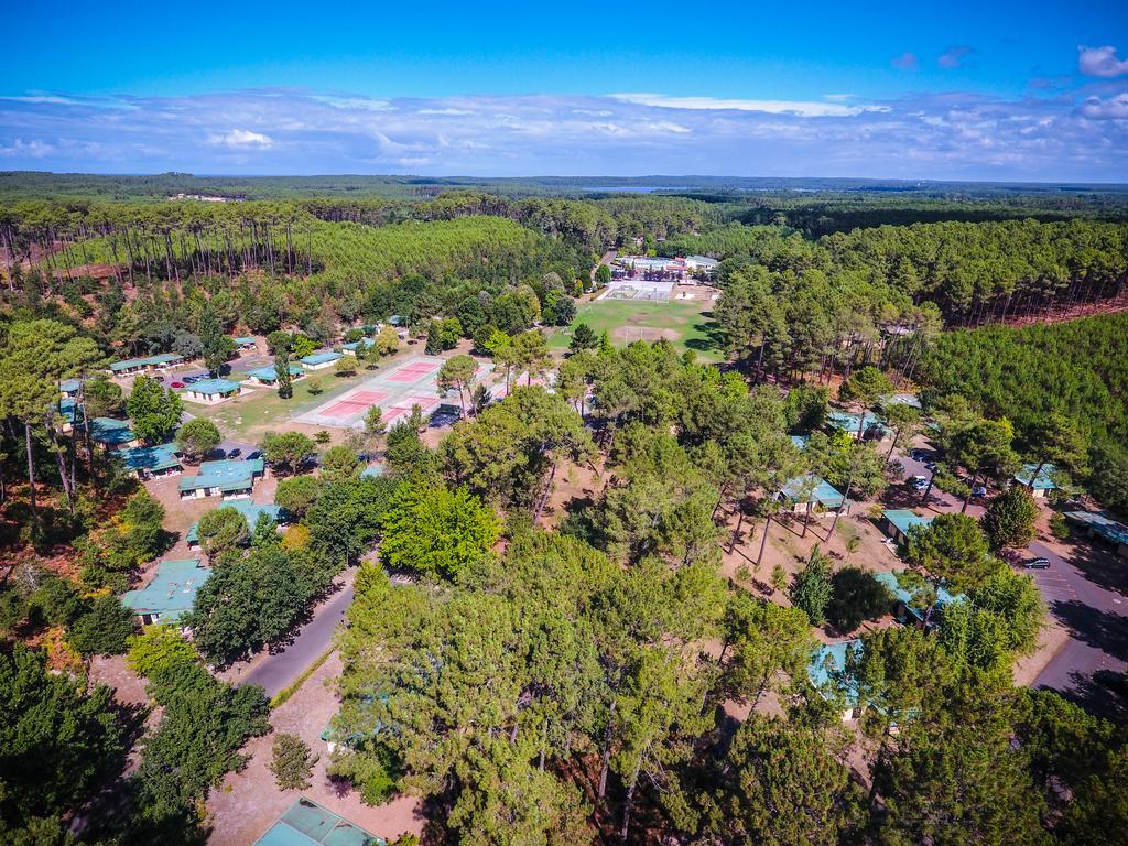 Village Vacances Les Genêts Léon Exterior foto